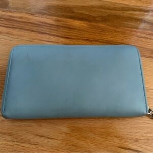 Light grey Zip-Around Wallet made in genuine Italian leather